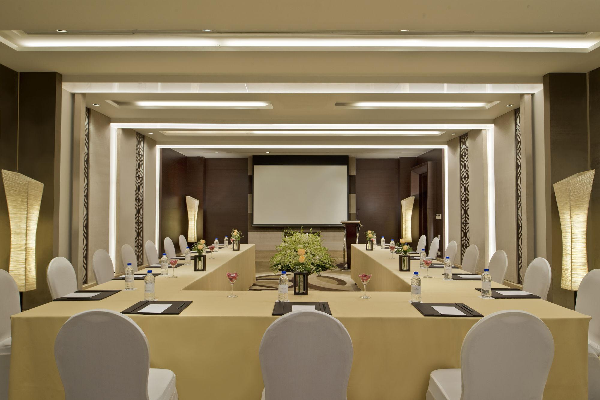 Country Inn & Suites By Radisson, Bengaluru Hebbal Road Экстерьер фото